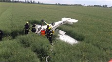 Na letišti v Letňanech spadlo letadlo Cessna 152. (27. 5. 2019)