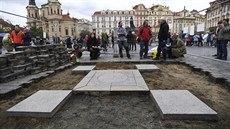 Tým akademického sochae Petra Váni odkryl na Staromstském námstí v Praze...