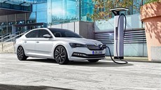 Aktuální provedení kody Superb te prolo faceliftem. Krom upraveného vzhledu je velkou novinkou plug-in hybridní provedení.