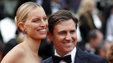 Karolína Kurková a Archie Drury. (Cannes, 21. kvtna 2019)