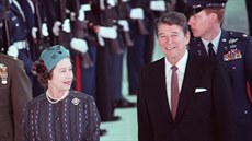 Britsk krlovna Albta II. a americk prezident Ronald Reagan (Santa Barbara,...
