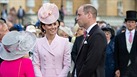Vvodkyn Kate a princ William na zahradn prty v Buckinghamskm palci...