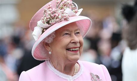 Královna Albta II. na zahradní párty v Buckinghamském paláci (Londýn, 29....