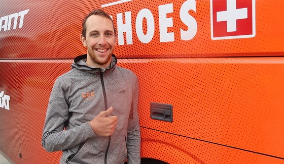 Josef erný u autobusu svého týmu CCC po patnáctém míst v 18. etap Gira.