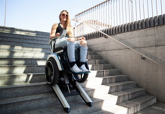 výcarský startup Scewo umoní handicapovaným vyjet a sjet schody.