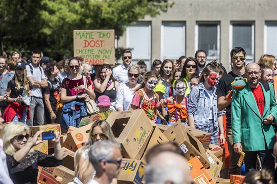 Prvod Hradcem Králové na podporu Základní umlecké koly Stezina (30. kvtna...