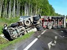 Nehoda jednoho nkladnho a dvou osobnch aut na hlavnm tahu z Karlovch Var...