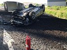 Nehoda jednoho nákladního a dvou osobních aut na hlavním tahu z Karlových Varů...