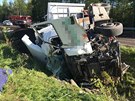 Nehoda jednoho nákladního a dvou osobních aut na hlavním tahu z Karlových Varů...