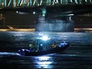 Záchranái pátrající po turistech z lodi, která se potopila na Dunaji v...