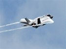 Stíhaka F-35 pi prletu vysokou rychlostí vlhkým vzduchem.