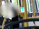 idi trolejbusu napadl mladou cestující