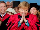 Německá kancléřka Angela Merkelová převzala na americké univerzitě v Harvardu...