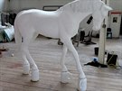 Model sochy koně stojící na půllitrech piva vytvořený pro Nerudovo náměstí v...