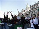 Ženy v Buenos Aires demonstrují za legalizaci potratů v Argentině, domovské...