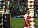 Mesut Özil z Arsenalu si pohár pro vítze Evropské ligy mohl jen prohlédnout.