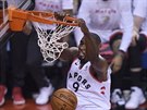 Serge Ibaka z Toronta smeuje v prvním finále NBA.