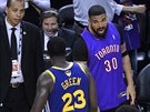 Rapper Drake, fanouek Toronta, hecuje Draymonda Greena z Golden State.