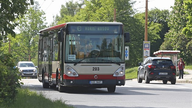 Ve snaze ušetřit nasadil jihlavský dopravní podnik do provozu místo vozů jezdících na plyn a elektřinu starší naftové autobusy. Ilustrační snímek.