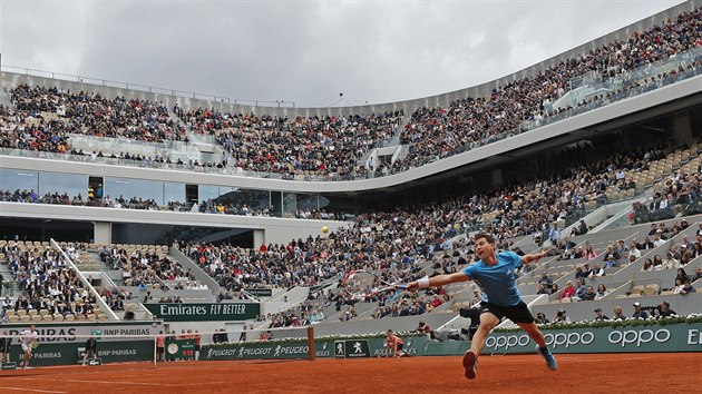 Rakousk tenista Dominic Thiem na pask antuce v arelu Rolanda Garrose.