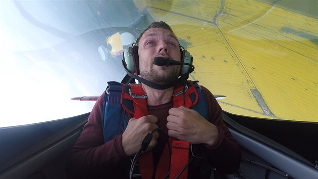 Report�r Mat�j Smlsal to hlavou dol� bohu�el nezvl�d�, cel� zrudnul.