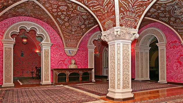 Vnitřní prostory Královského dvora charakterizuje mix různých stylů.