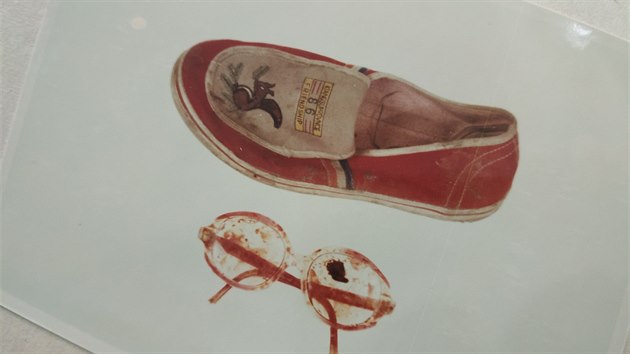 Bota a brýle zavražděné dívky