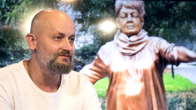 Autor kontroverzní sochy Věry Špinarové David Moješčík v diskusním pořadu Rozstřel (30. 5. 2019)