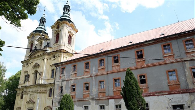 Roovsk klter zaal ped pti lety dvat dohromady Jan eicha. V budoucnu m klter, jeho soust je kostel Nanebevzet Panny Marie, slouit jako msto k setkvn mladch umlc i ubytovn poutnk.