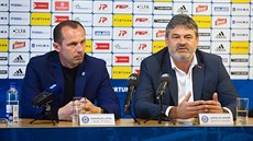 Nový trenér Olomouce Radoslav Látal (vlevo) a vedle nj sportovní manaer klubu...