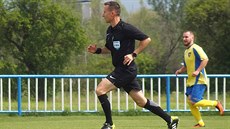 Fotbalový rozhodí Radek Píhoda se louil s kariérou v zápase 4. tídy...