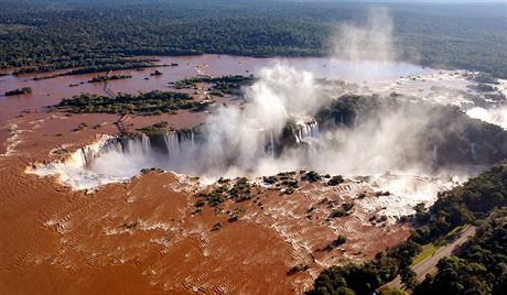 Vodopády Iguaçu na hranicích mezi Argentinou a Brazílií