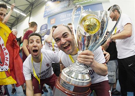 Futsalisté Sparty s mistrovskou trofejí