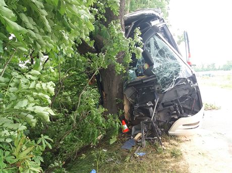 U Stílek havaroval autobus na lince Uherské Hradit - Brno. Zranilo se osm...