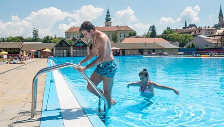 Koupalit Bajda v Kromíi nabízí padesátimetrový bazén a dalí atrakce.