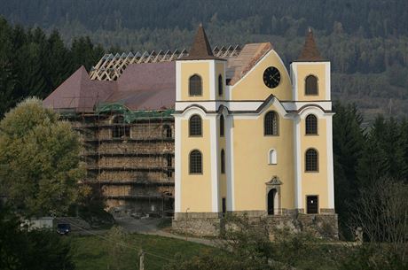 Rekonstrukce stechy kostela Nanebevzet Panny Marie v Neratov (13. 10. 2006)