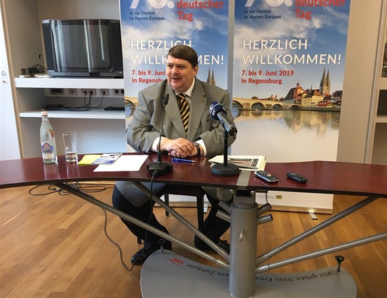 Ministr vnitra Horst Seehofer podpoil mylenku Bernda Posselta (na snímku) na sjezdu sudetských Nmc v esku