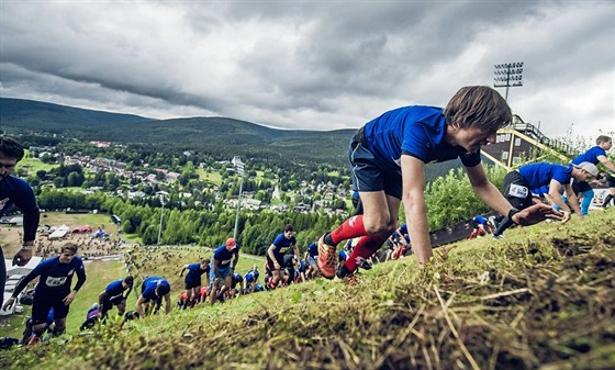 Úkol úastník drsného závodu Red Bull 400 je jasný: vybhnout co nejrychleji z...