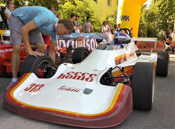 �ternberský závodník Pavel Kope�ek se po 30 letech vrátil s formulí MTX 02 na...