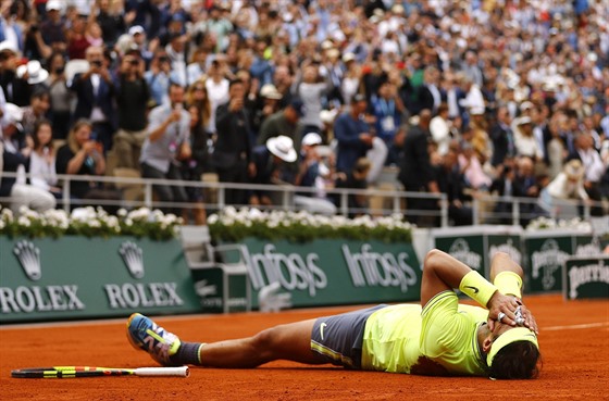 panl Rafael Nadal se raduje z dvanáctého vítzství na Roland Garros