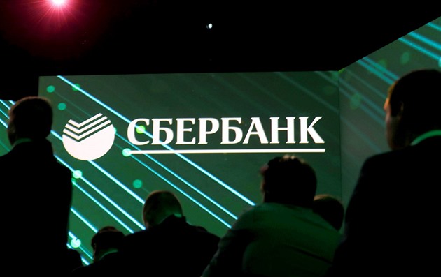 Sberbank expanduje na okupovaný Krym, první bankomaty jsou již na místě