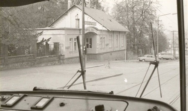 Historický snímek budovy vrátnice a brány olomoucké fakultní nemocnice v ulici...