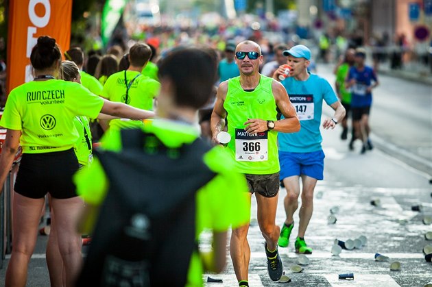 Na eskobudjovickém plmaratonu nestartují jen profesionálové. Naopak. Zabhat...