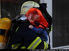 Pi poáru hasii evakuovali 45 lidí, patnáct jich pedali záchrance. Zranili...