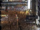 Nedlní demonstrace se v Hong Kongu údajn úastnilo více ne pl milionu lidí...