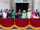 Rozvtvená královská rodina na balkónu Buckinghamského paláce (Trooping the...
