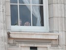 Princátka sledovala dní ped Buckinghamským palácem nejdív z okna (Trooping...