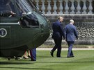 Americký prezident piletl k Buckinghamskému paláci helikoptérou, hned na...