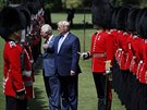 Princ Charles pivítal amerického prezidenta Donalda Trumpa na zahrad...