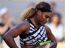 Zamylená Serena Williamsová ve tetím kole Roland Garros